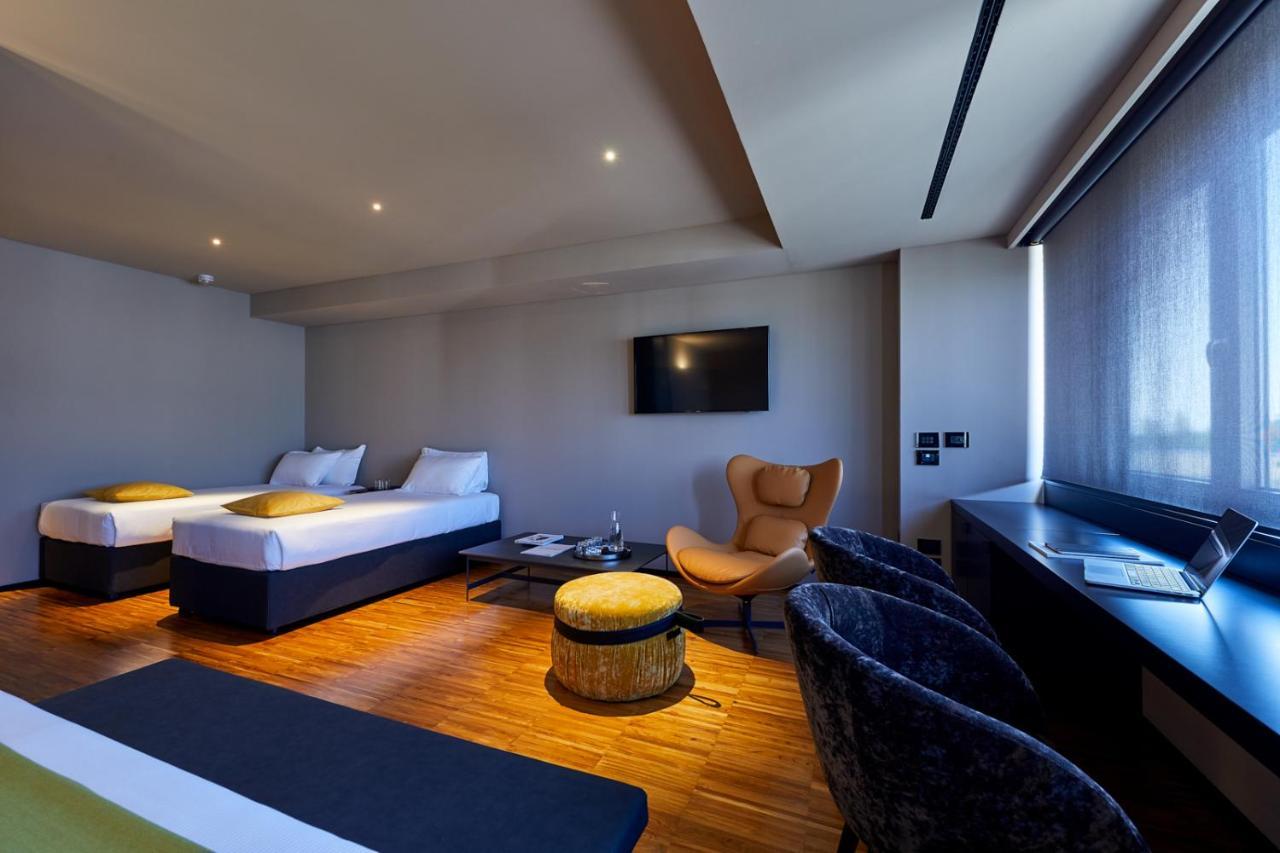 Delparco Hotel Buttrio Eksteriør billede